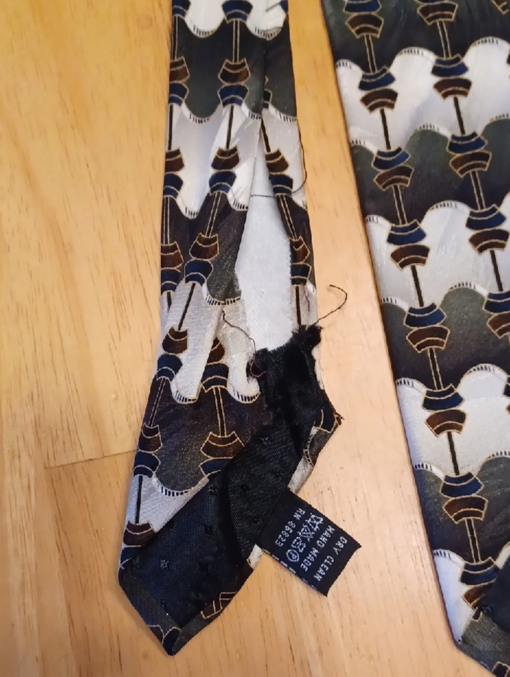 Lot Of 6 Neck Ties 1 Is 100% Polyester 5 Are 100% Silk Mosaic Brand Needs Sewing
